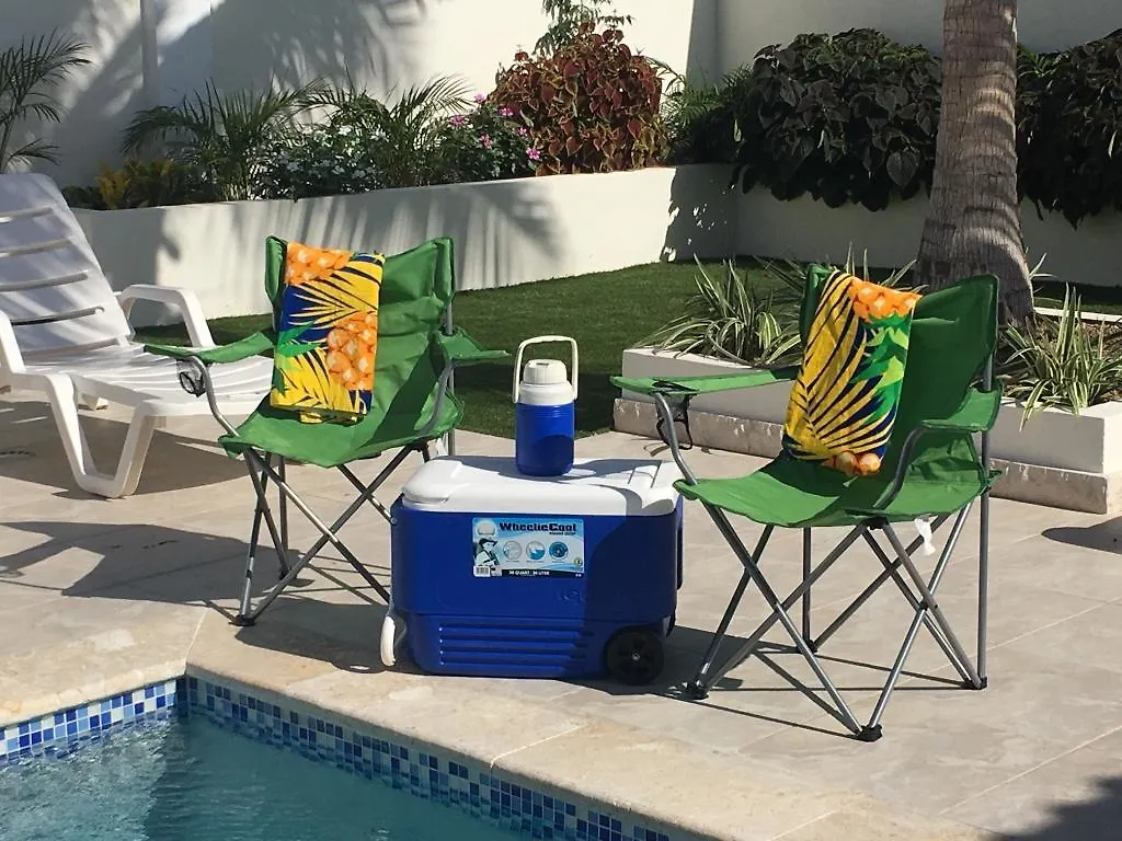 Aruba Suites Palm Beach Hostel