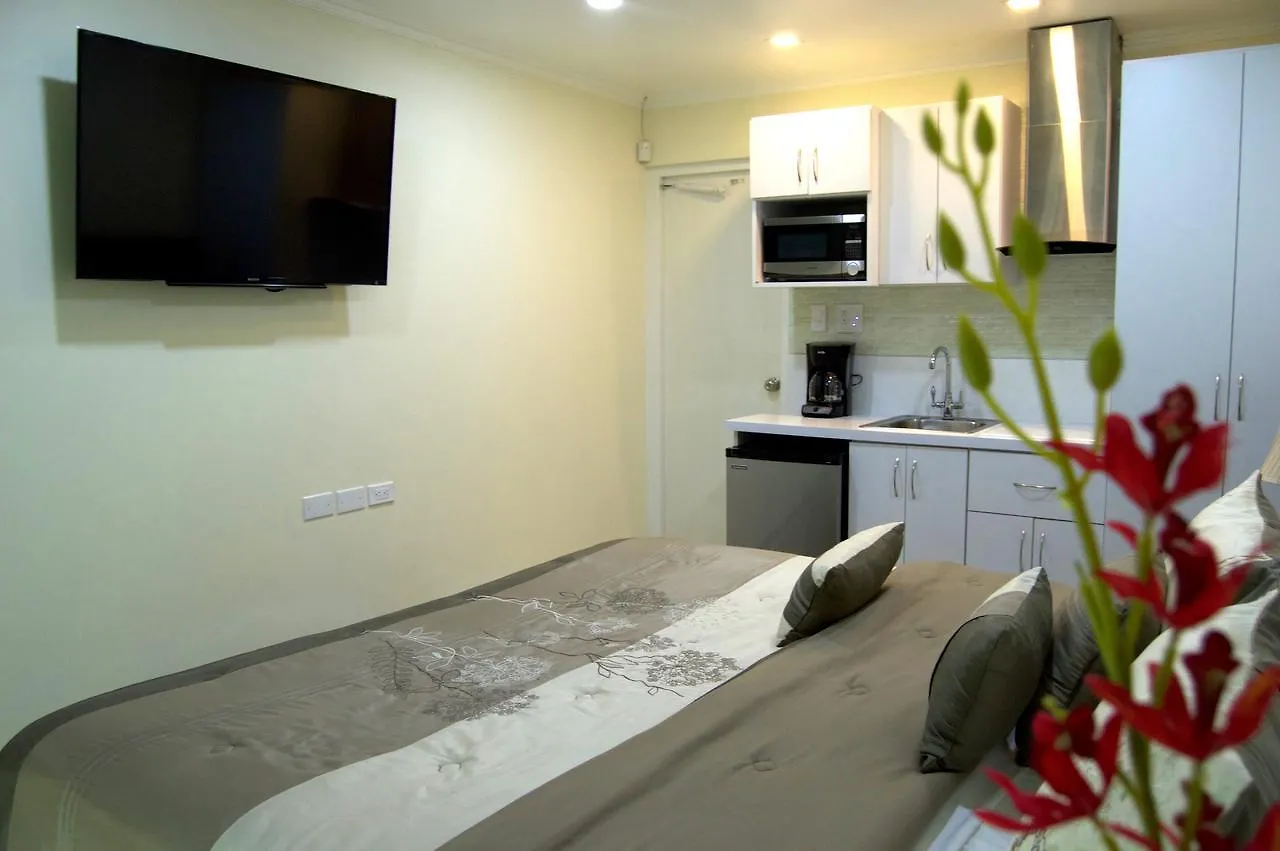 Aruba Suites Palm Beach Hostel
