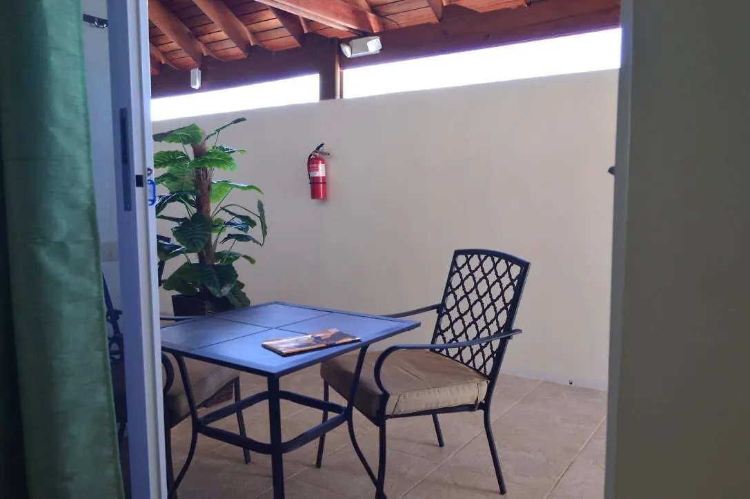 Hostel Aruba Suites Palm Beach
